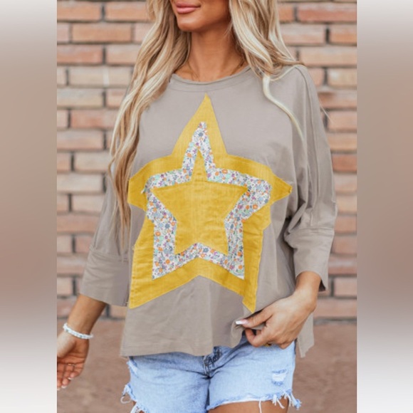 Floral Star Gray Top - Picture 1 of 4